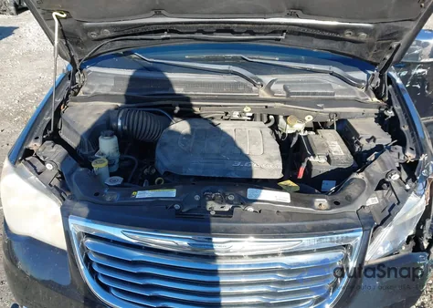 2013 Chrysler Town & Country Touring-L z USA, uszkodzony, nr VIN 2C4RC1CG6DR509194